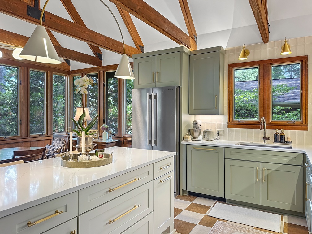 A Mid-Century Modern Home in Whispering Pines Finds New Life